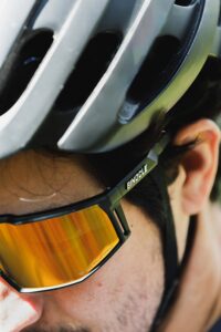 Cyril vend des lunettes Binocle à Landerneau